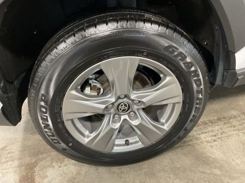 Used 2025 Toyota RAV4 XLE image 7