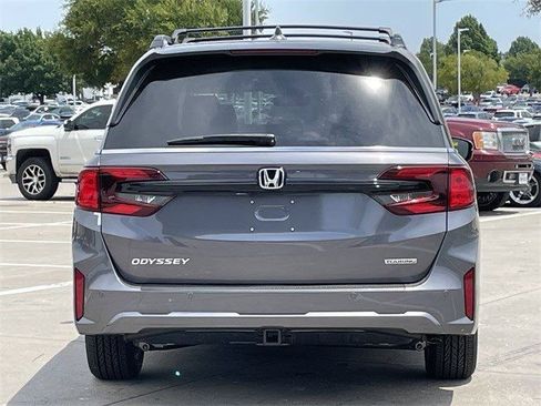 New 2026 Honda Odyssey Touring image 5