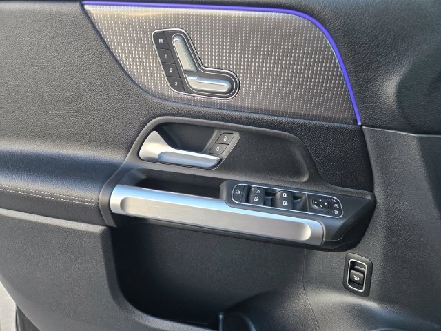Used 2022 Mercedes-Benz GLB 250 4MATIC image 20