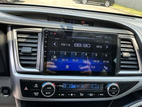 Used 2015 Toyota Highlander XLE FWD image 17