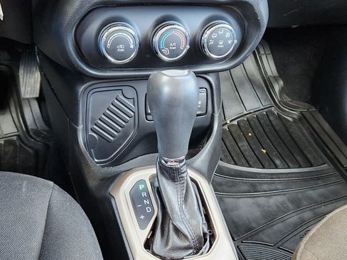 Used 2015 Jeep Renegade Latitude image 20