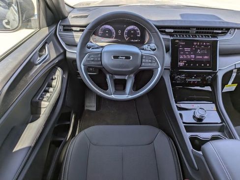 New 2025 Jeep Grand Cherokee Laredo w/ Luxury Tech Group I RWD image 15