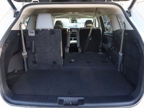 Used 2022 Toyota Highlander XLE image 28