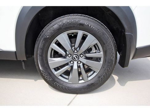 Used 2024 Nissan Pathfinder SV w/ SV Premium Package image 31