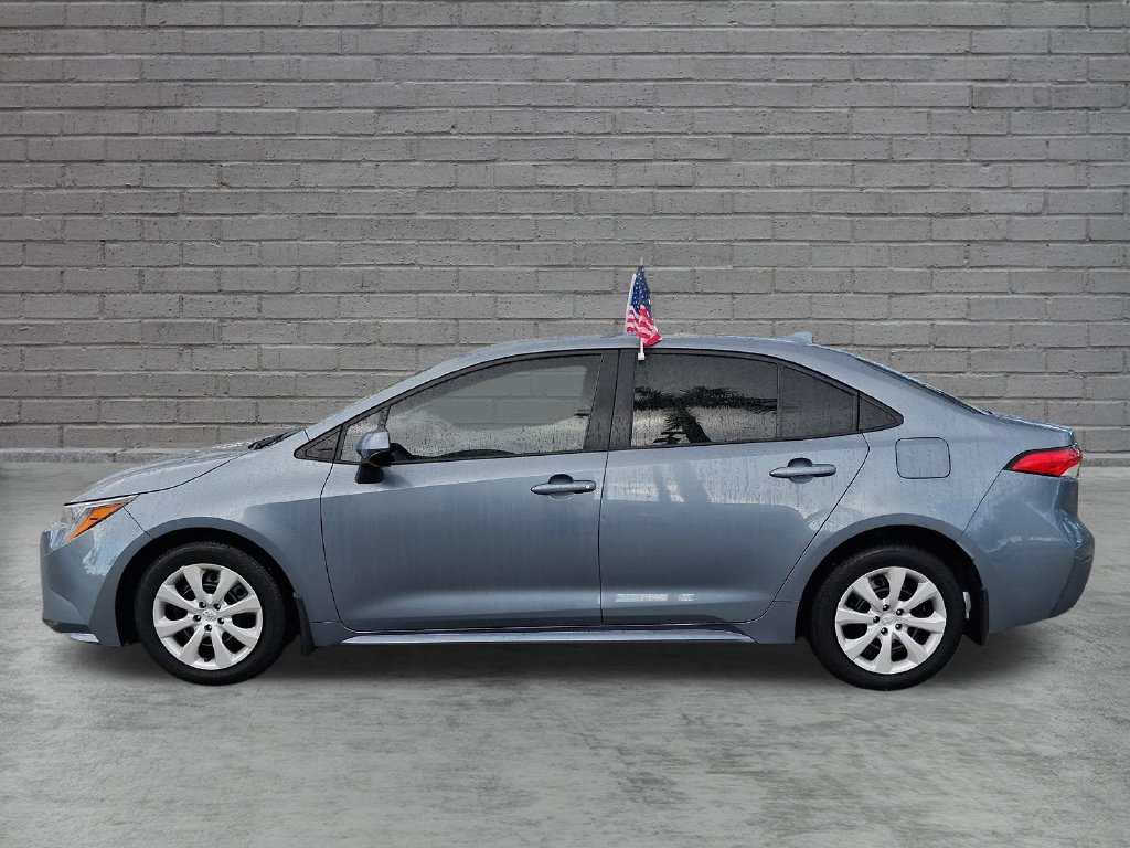 Used 2025 Toyota Corolla LE FWD image 4
