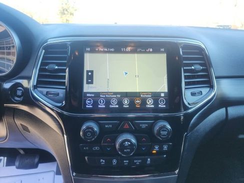 Used 2019 Jeep Grand Cherokee Laredo w/ Security & Convenience Group AWD/4WD image 26