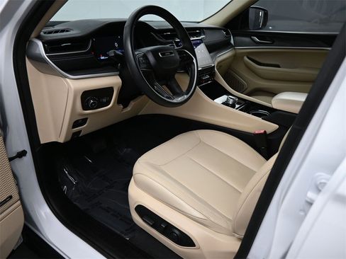 Used 2022 Jeep Grand Cherokee L Limited image 2