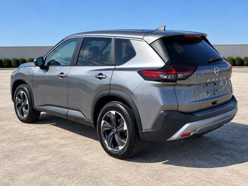 Used 2026 Nissan Rogue SV FWD image 8