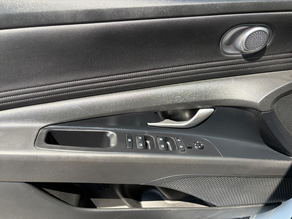 Certified 2025 Hyundai Elantra SEL FWD image 22