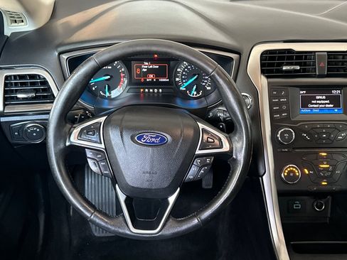 Used 2017 Ford Fusion SE FWD image 14