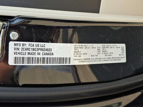 Used 2023 Chrysler Pacifica Touring-L FWD image 29