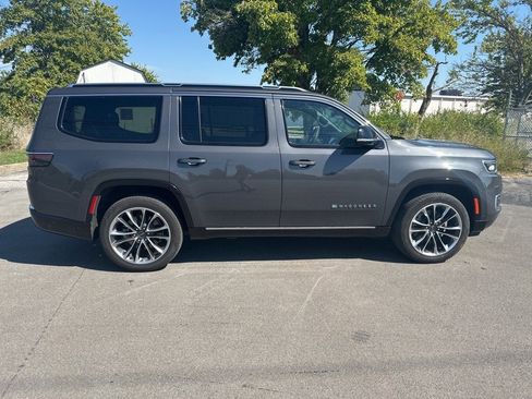 Used 2024 Jeep Wagoneer Series III w/ Premium Group I image 4