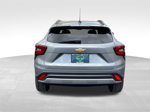 Certified 2024 Chevrolet Trax LT w/ Sunroof Package image 3