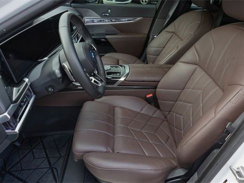 Used 2024 BMW i7 xDrive60 image 15