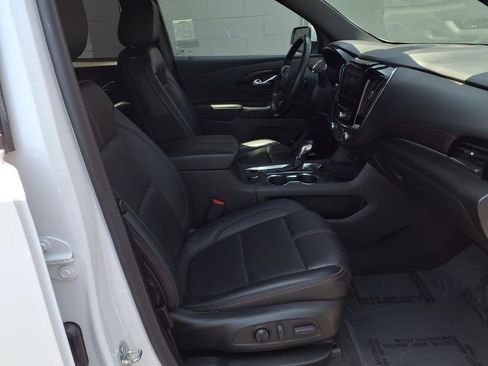 Used 2022 Chevrolet Traverse RS FWD image 24