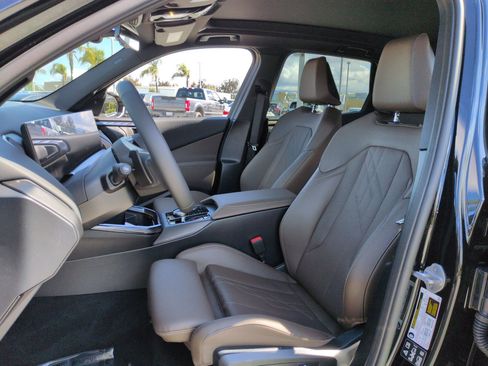 Used 2025 BMW X3 xDrive30i w/ Premium Package image 16