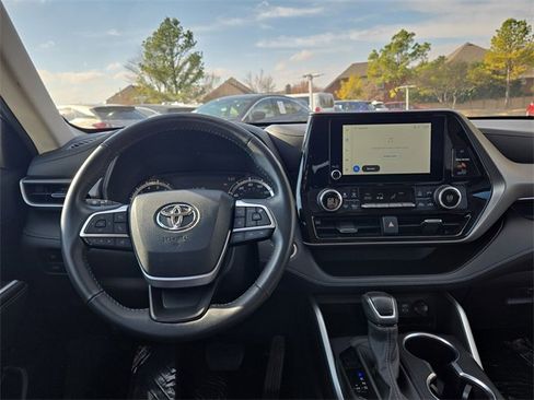 Used 2024 Toyota Highlander LE image 13
