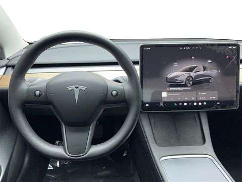 Used 2023 Tesla Model 3 Standard Range image 17