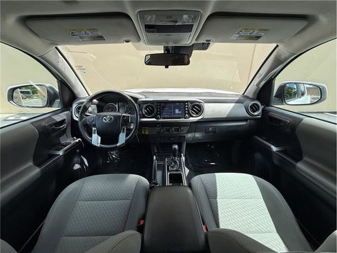 Used 2020 Toyota Tacoma SR5 RWD image 15