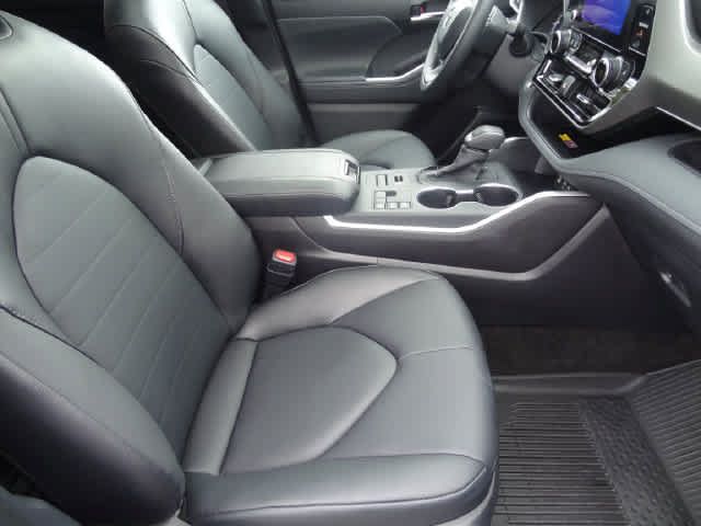Certified 2026 Toyota Highlander XLE AWD/4WD image 19