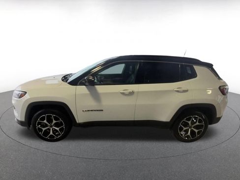 Used 2025 Jeep Compass Limited image 8