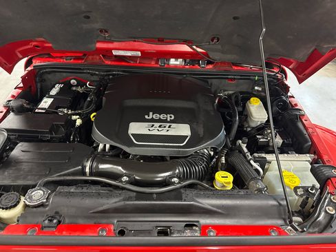 Used 2013 Jeep Wrangler Unlimited Sahara w/ Connectivity Group image 66