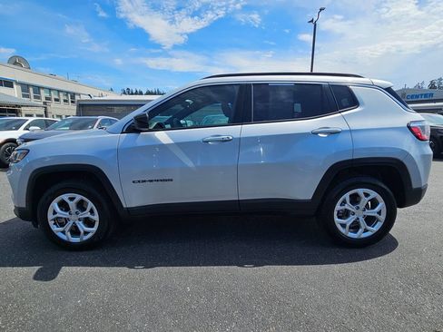 Used 2024 Jeep Compass Latitude AWD/4WD image 6