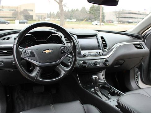 Used 2019 Chevrolet Impala LT FWD image 20