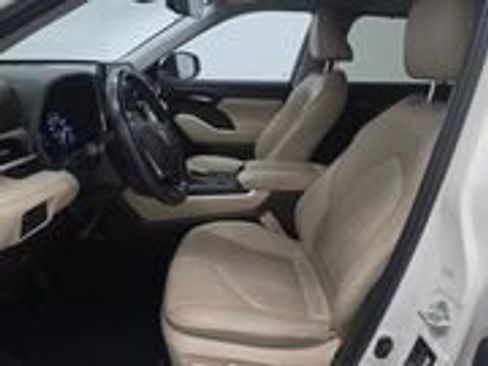 Used 2021 Toyota Highlander XLE image 13