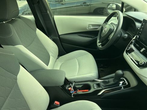 Used 2021 Toyota Corolla LE image 4