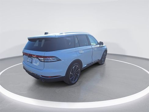 Used 2025 Lincoln Aviator Reserve w/ Illumination Package image 8