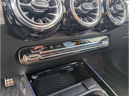 Used 2024 Mercedes-Benz GLB 250 4MATIC image 23