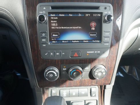 Used 2016 Chevrolet Traverse LT w/ Style and Technology Package image 12