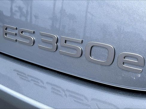 New 2026 Lexus ES 350e FWD image 8