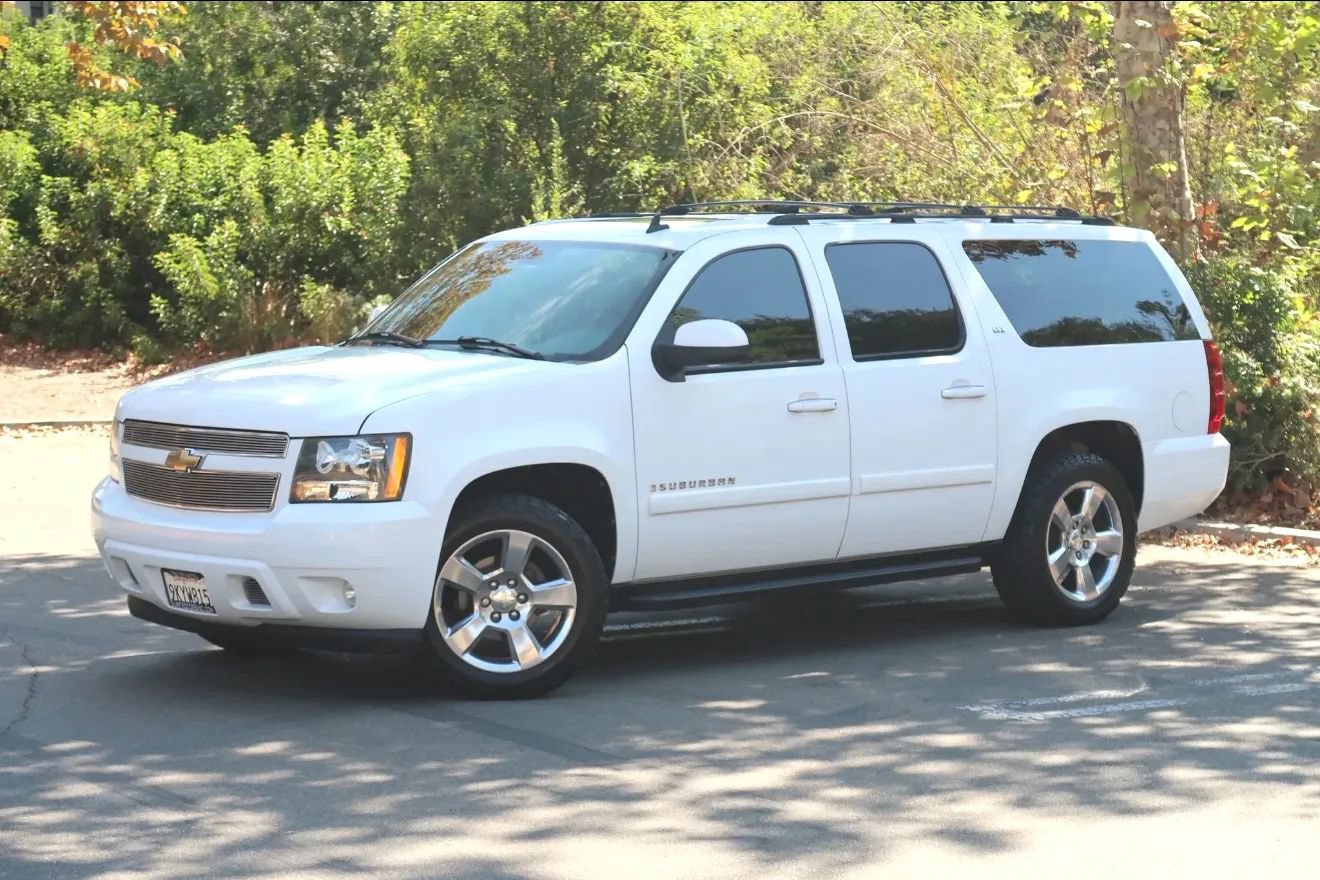 Used 2007 Chevrolet Suburban LTZ w/ LTZ Preferred Equipment Group RWD image 2