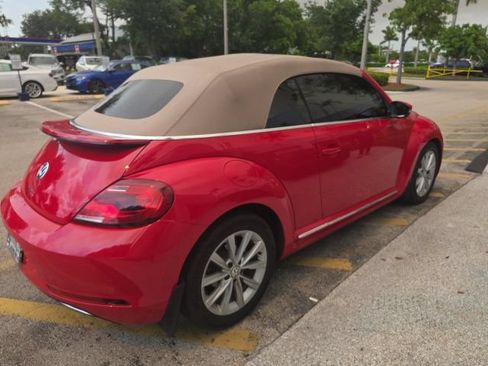 Used 2019 Volkswagen Beetle 2.0T SE FWD image 2