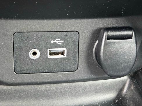 Used 2019 Nissan Rogue SV image 18