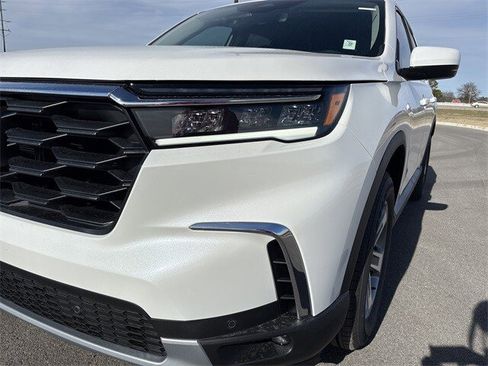 New 2025 Honda Pilot EX-L image 9
