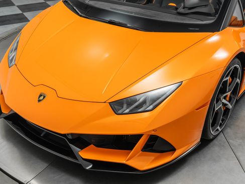 Used 2020 Lamborghini Huracan EVO image 33