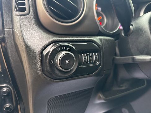 Used 2018 Jeep Wrangler Sport image 15