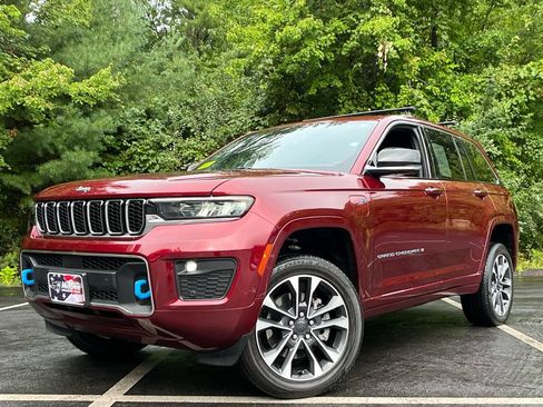 Used 2023 Jeep Grand Cherokee Overland w/ Luxury Tech Group IV AWD/4WD image 1