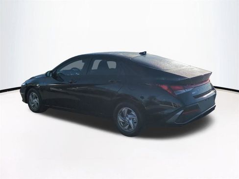 New 2026 Hyundai Elantra SE image 7
