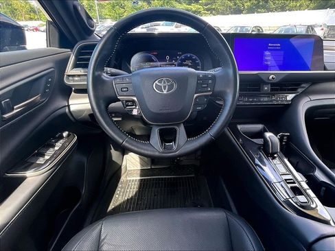 Used 2025 Toyota Crown AWD/4WD image 17
