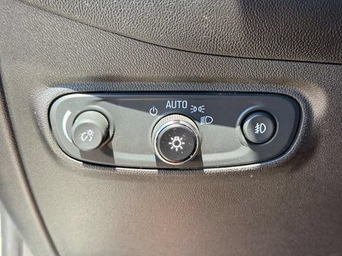 Used 2021 Chevrolet Equinox LT FWD image 22