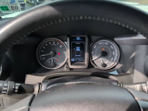 Used 2021 Toyota Tacoma TRD Sport w/ TRD Premium Sport Package AWD/4WD image 26