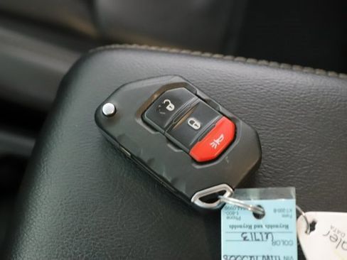 Used 2021 Jeep Wrangler Unlimited Sahara w/ Uconnect 4C Nav & Sound Group image 18