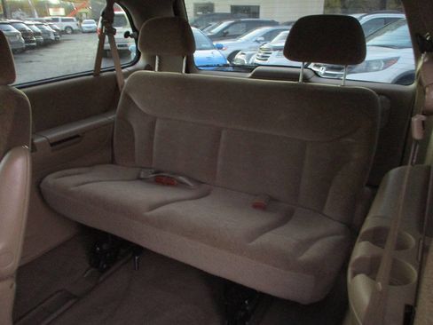 Used 2000 Chrysler Town & Country LX image 8