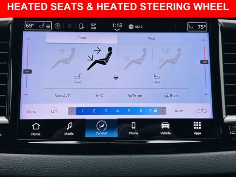 Used 2023 Chrysler Pacifica Touring-L image 5