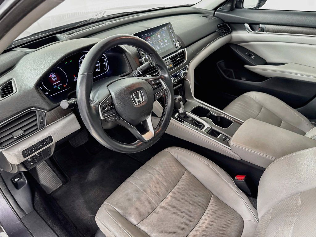 Used 2018 Honda Accord Touring image 11