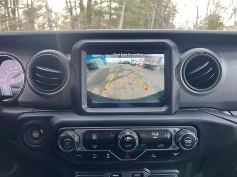 Used 2022 Jeep Wrangler Unlimited Willys image 28